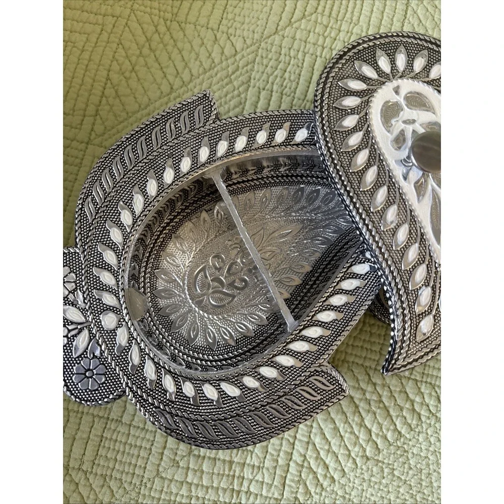 Vintage Silver Tone Paisley Trinket Jewelry Box Divided w/Lid Intricate 8.25